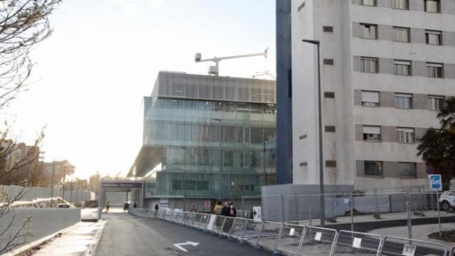 El bloque de servicios generales del HUA-Txagorritxu, anexo al edificio clásico del complejo sanitario, luce este aspecto a día de hoy. El bloque de servicios generales del HUA-Txagorritxu, anexo al edificio clásico del complejo sanitario, luce este aspecto a día de hoy.