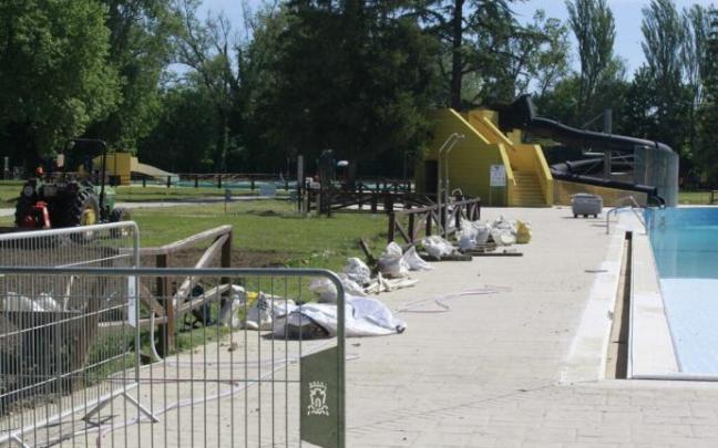 Imagen de las piscinas de Gamarra tomada este martes.