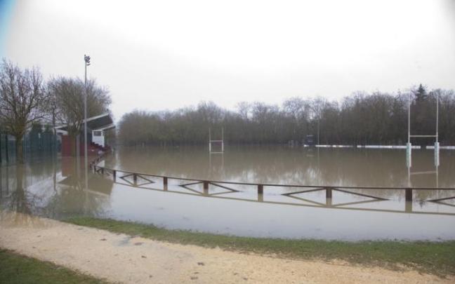 Piscinas de Gamarra inundadas.