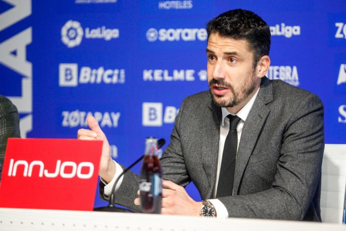 Julio Velázquez, durante su presentación con el Alavés.