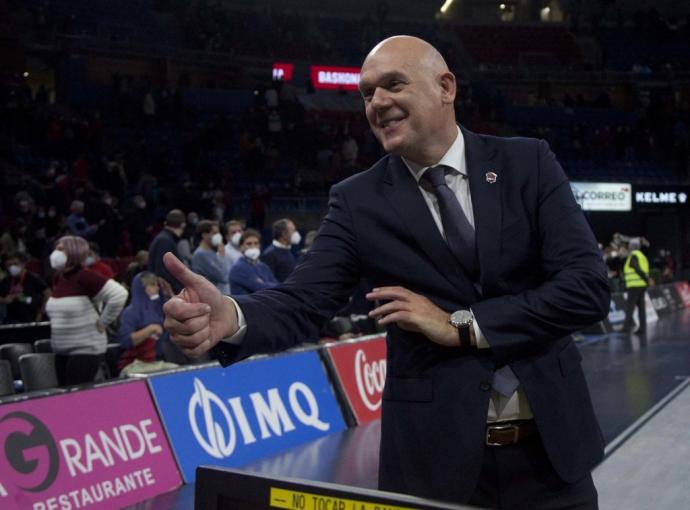 Spahija, sonriente en el derbi del sábado ante el Bilbao Basket