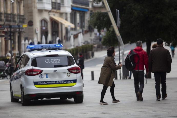 Coche patrulla de la Policía Local de Vitoria.