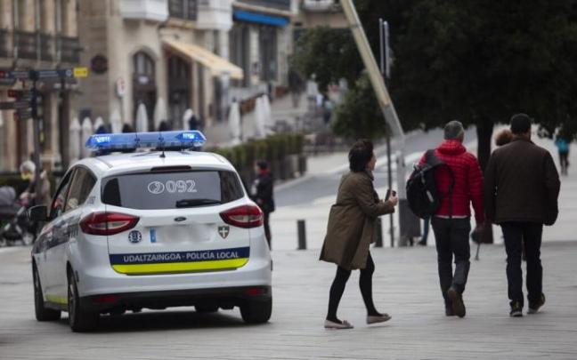 Coche patrulla de la Policía Local de Vitoria. Coche patrulla de la Policía Local de Vitoria.