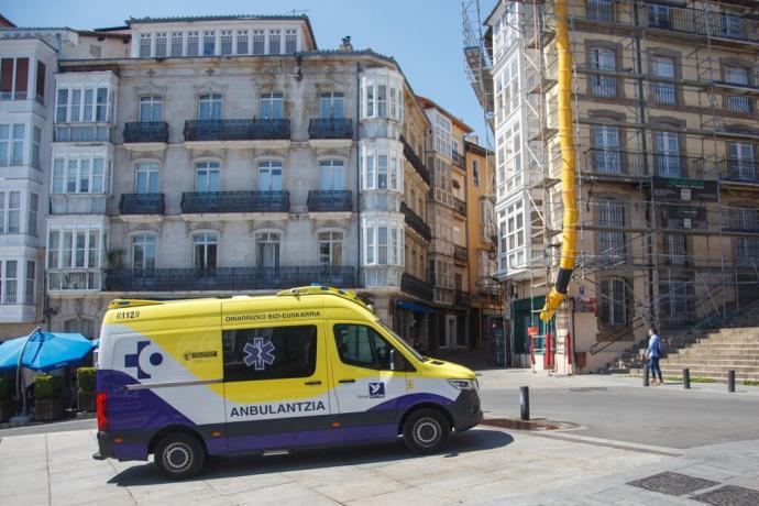 Una ambulancia, este lunes en el lugar de la detención