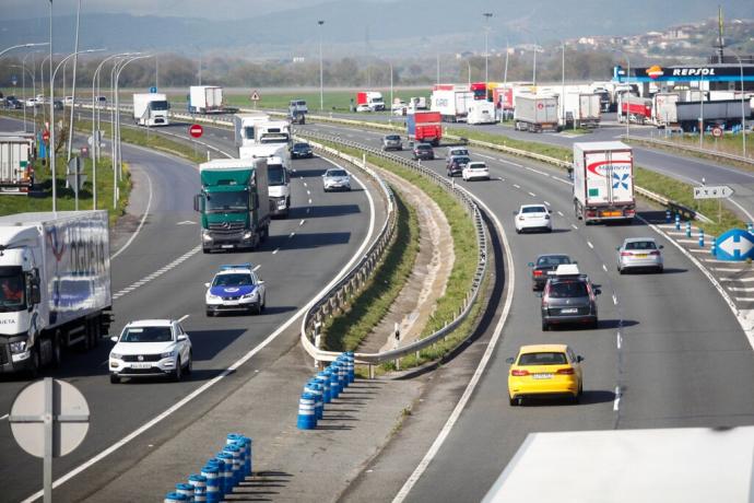 La A-1, este miércoles. En la imagen, área de servicio de Lopidana