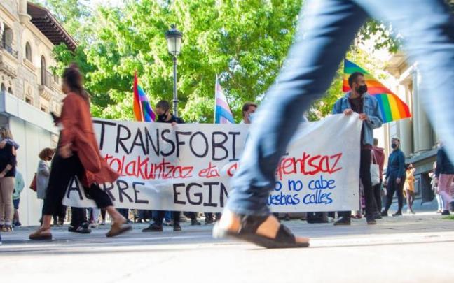 Concentración contra las agresiones trans en Vitoria.
