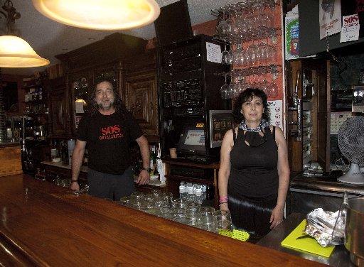 Sara Gómez Ibargutxi y Roberto Caldo, del bar Txistu