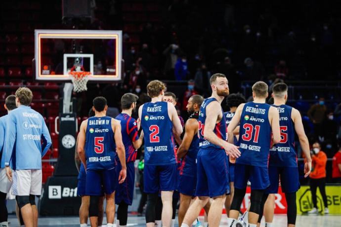 Jugadores de Baskonia al final del partido