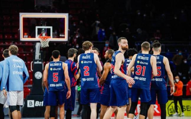 Jugadores de Baskonia al final del partido