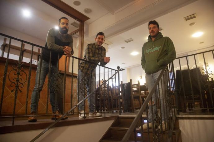 Fabiano Zappacosta, Federico Diodato y Gonzalo Urriza, los tres socios del del flamante Dottor Pizza, en el número 92 de la calle Herrería.