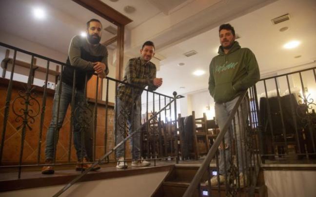 Fabiano Zappacosta, Federico Diodato y Gonzalo Urriza, los tres socios del del flamante Dottor Pizza, en el número 92 de la calle Herrería. Fabiano Zappacosta, Federico Diodato y Gonzalo Urriza, los tres socios del del flamante Dottor Pizza, en el número 92 de la calle Herrería.