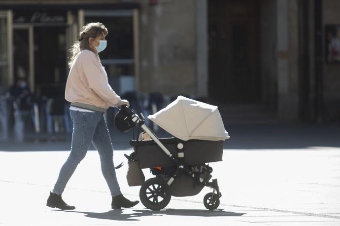 Belarra propone ampliar a 6 meses los permisos de maternidad y paternidad