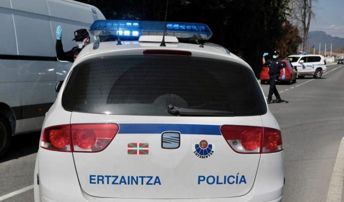 Control de la Policía autonómica en una carretera alavesa.