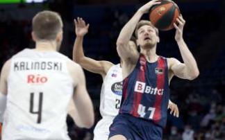 Kurucs penetra a canasta en el partido liguero ante el Río Breogán.