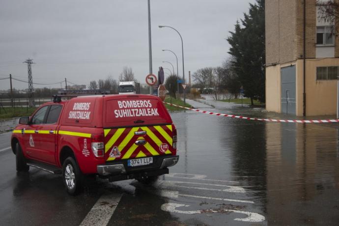 Un coche de Bomberos en Astegieta.