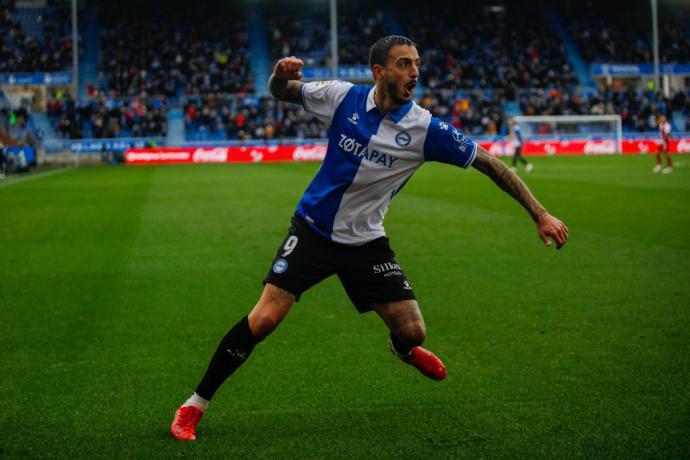 Joselu celebra su tanto frente al Celta.