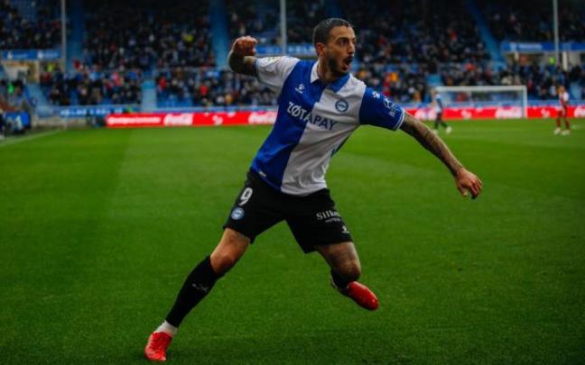 Joselu celebra su tanto frente al Celta.