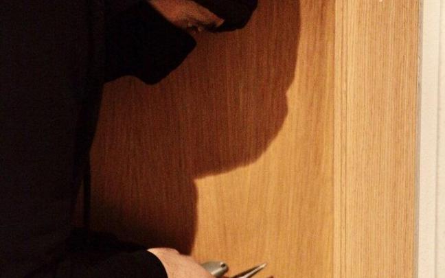 Recreación de un robo en una vivienda.