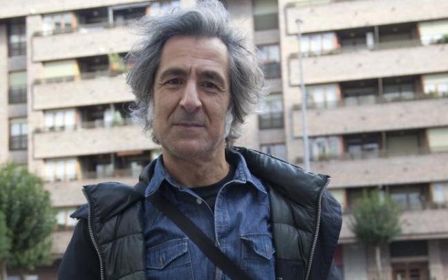 Txabi Arnal, profesor de la UPV/EHU y escritor, participará en una charla que se celebrará el próximo día 16 para debatir sobre la muerte y el duelo en los niños Txabi Arnal, profesor de la UPV/EHU y escritor, participará en una charla que se celebrará el próximo día 16 para debatir sobre la muerte y el duelo en los niños