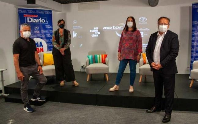 Óscar Uzquiano (Auto Centro Armentia), Lorena Madariaga (consultora de comunicación), Zuriñe San Vicente (Ondo Mercedes-Benz) y Gorka López (Universal Tracción), en el Encuentro DNA de la Semana temática del Motor