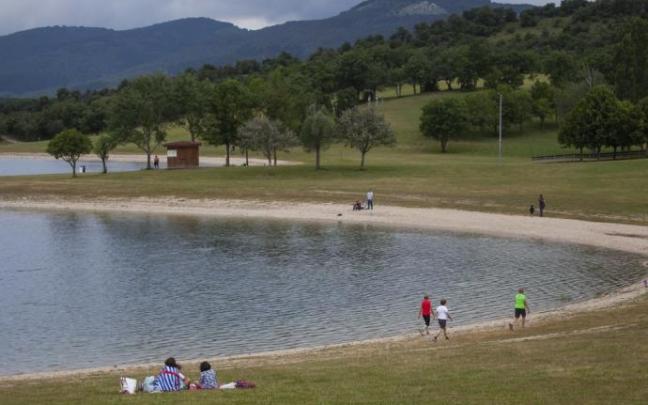 Fotos de gente en el pantano de Garaio. Fotos de gente en el pantano de Garaio.