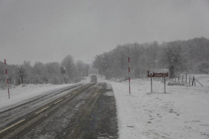 Así está nevando en carreteras y localidades alavesas