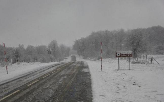 Así está nevando en carreteras y localidades alavesas