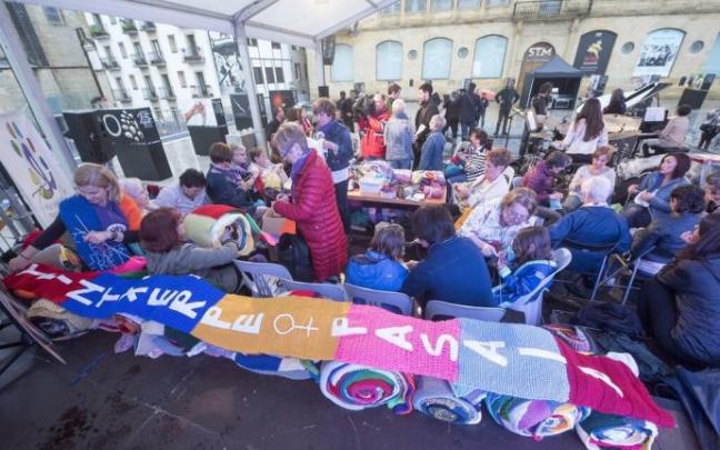 Acto de concienciación en contra de la violencia de género en La Bretxa.