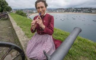 Onintza Mokoroa en un cañón de Urgull.