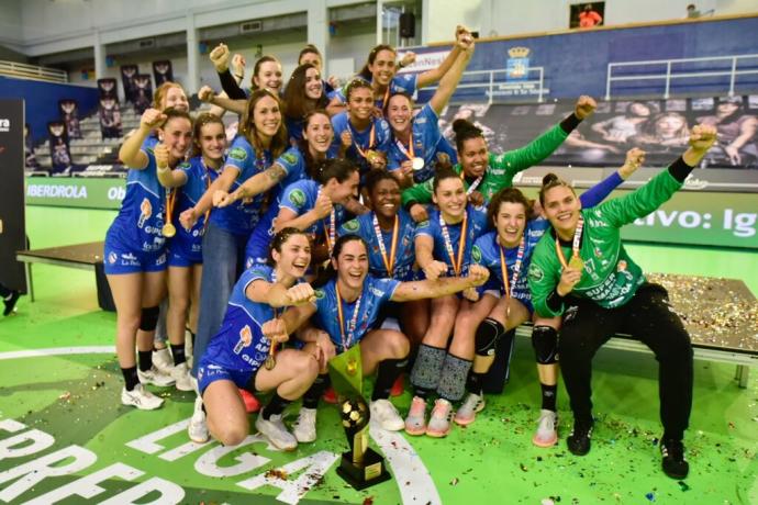 Jugadoras del Bera Bera, campeonas de liga de balonmano.