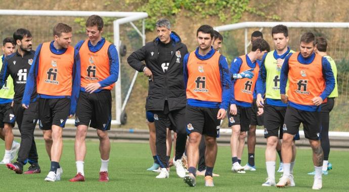 La plantilla de la Real, durante el entrenamiento de ayer en Zubieta