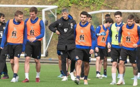La plantilla de la Real, durante el entrenamiento de ayer en Zubieta La plantilla de la Real, durante el entrenamiento de ayer en Zubieta