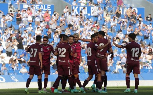Los jugadores realistas celebran uno de los goles anotados ante el Alavés.