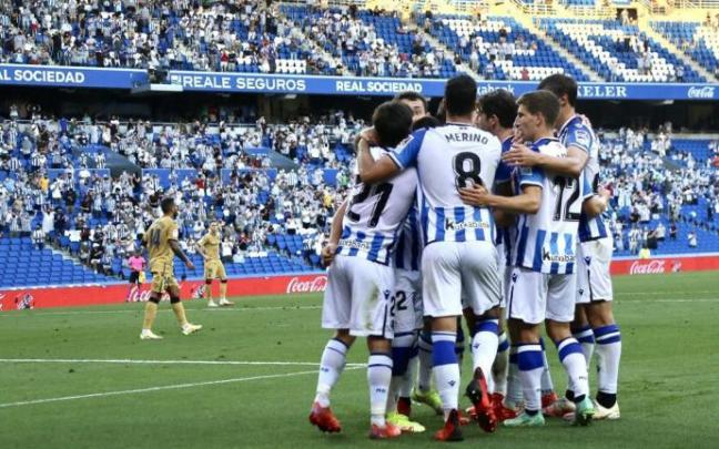 La Real festeja el gol de Barrenetxea contra el Levante el pasado agosto