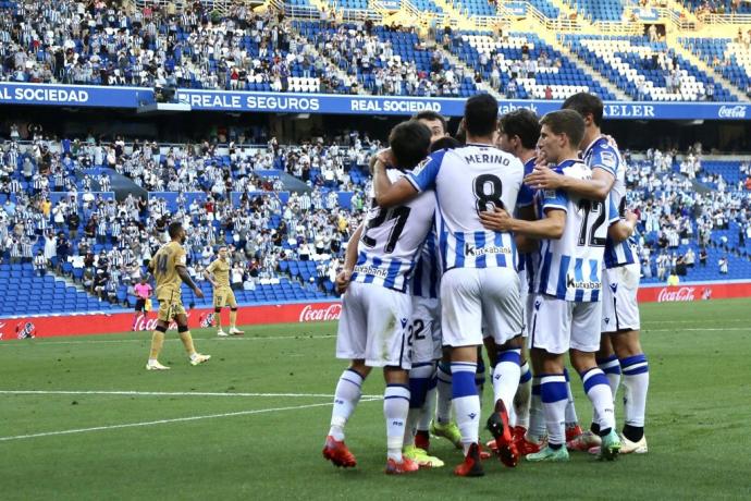 El conjunto txuri-urdin celebra el gol de Barrenetxea ante el Levante.