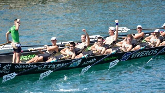 La trainera de Getaria celebra uno de sus triunfos La trainera de Getaria celebra uno de sus triunfos