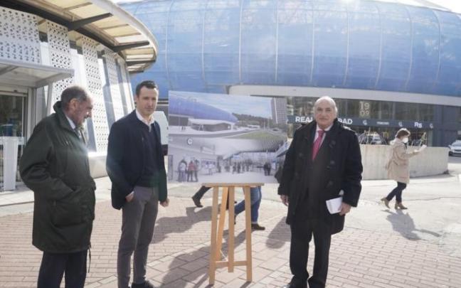 El consejero de Transportes, Iñaki Arriola, y otros responsables de ETS en la presentación de la remodelación prevista, este viernes.