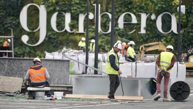 Trabajadores en la nueva zona de Garbera, este viernes.