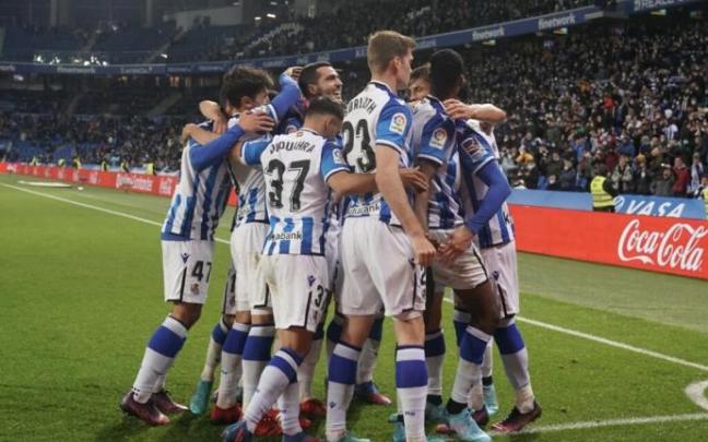 Los jugadores celebran el gol de Isak el pasado lunes contra el Espanyol