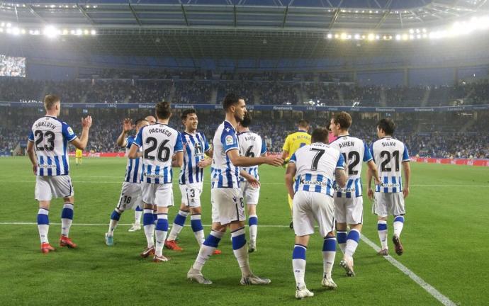 Los jugadores de la Real tras uno de los goles ante el Cádiz