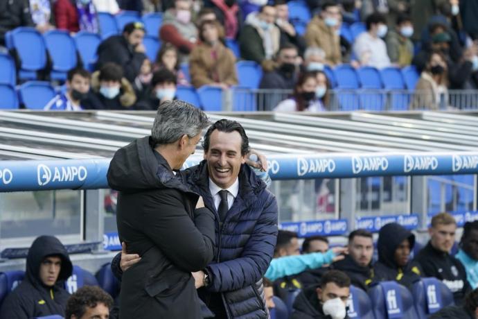 Imanol y Unai Emery se saludan antes del partido.