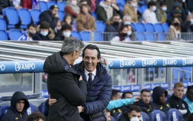 Imanol y Unai Emery se saludan antes del partido.