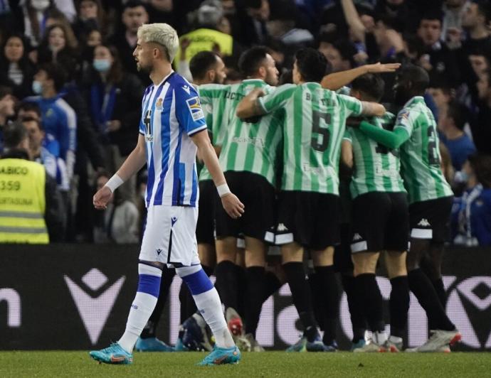 Los jugadores del Betis celebran uno de los goles en Anoeta