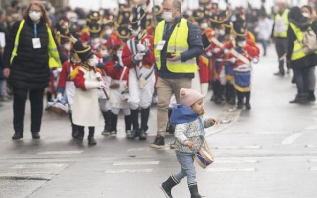 Imagen de un momento de la Tamborrada Infantil del Gros. Imagen de un momento de la Tamborrada Infantil del Gros.