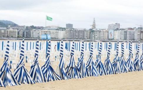 Carpas cerradas en Ondarreta.