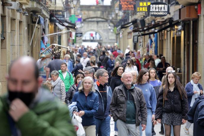 Gente en la Parte Vieja donostiarra, el pasado mes de abril.