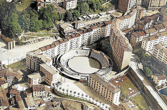 Vista aérea de la plaza de toros y su entorno, antes del desarrollo urbanístico de Ipurua. Foto: Ego-Ibarra