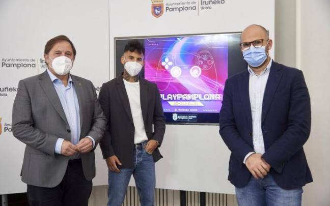 Fernando Semana, Rubén García y Fernando Aranguren, con el cartel del evento Fernando Semana, Rubén García y Fernando Aranguren, con el cartel del evento