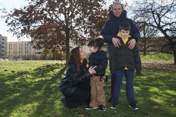 Zuriñe Malvido, Maia, Txetxu Andueza y Oier, en Sarriguren.