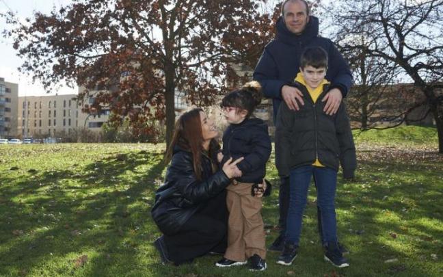 Zuriñe Malvido, Maia, Txetxu Andueza y Oier, en Sarriguren.